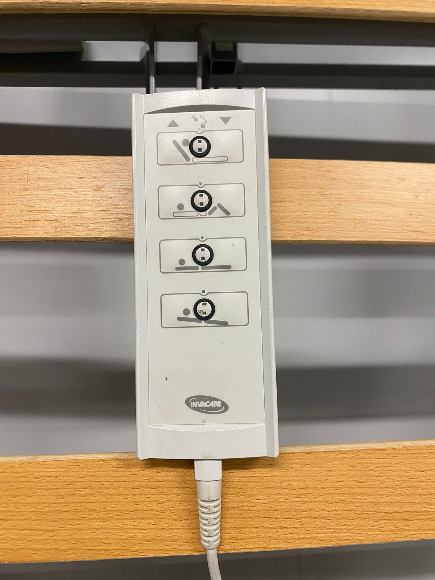 LETTO ELETTRICO AD ALTEZZA VARIABILE INVACARE - RICONDIZIONATO