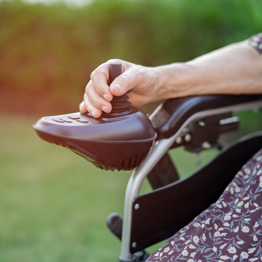 Carrozzina Elettrica per Anziani e Disabili: Guida All'Acquisto