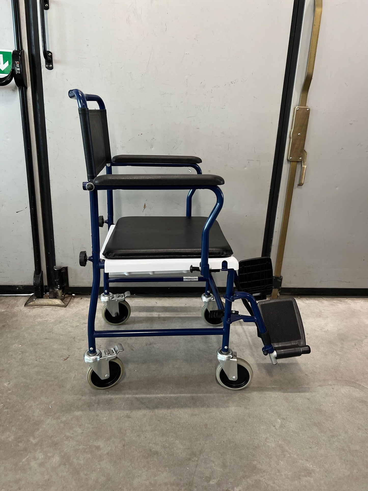 SEDIA DA COMODO CON RUOTE - RICONDIZIONATA