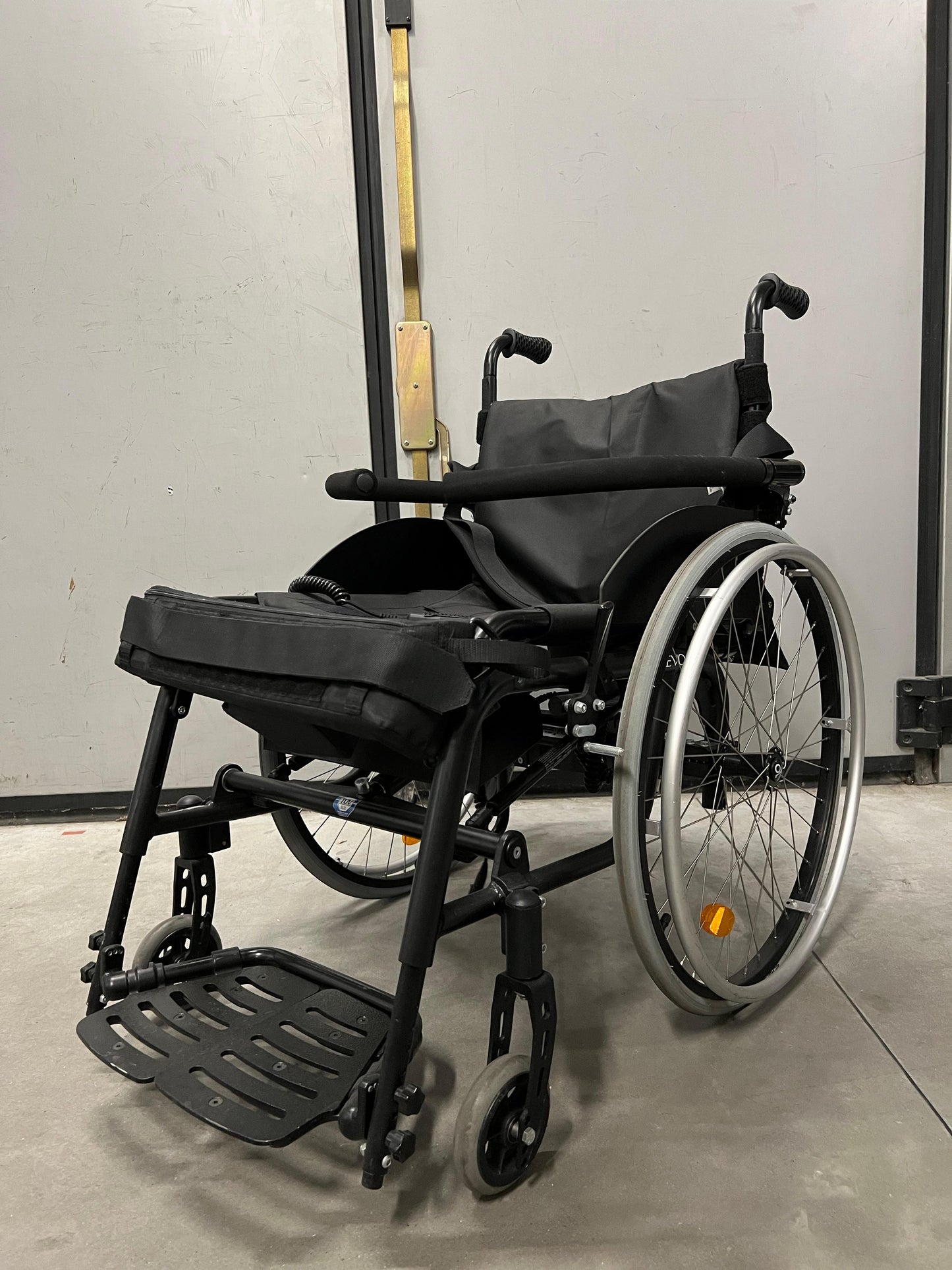 CARROZZINA ELETTRICA LEVO CON STANDING RICONDIZIONATA